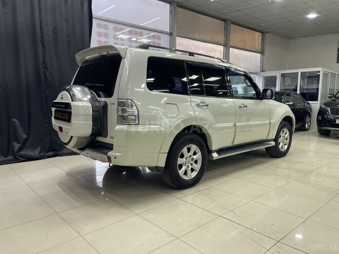 Mitsubishi Pajero-10
