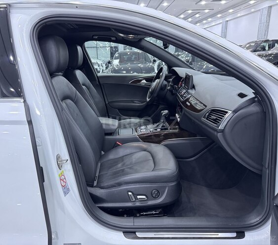 Audi A6-12