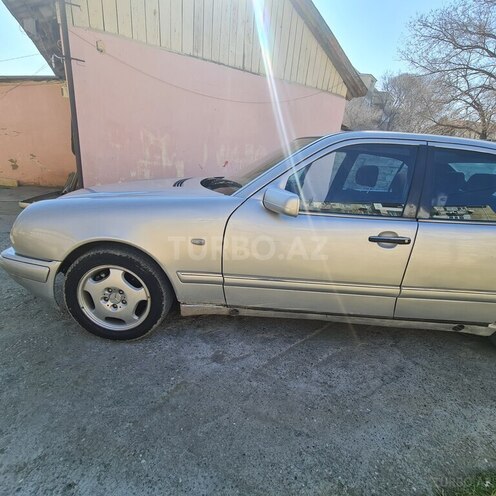 Mercedes E 240 1998, 282,680 km - 2.4 l - Sumqayıt