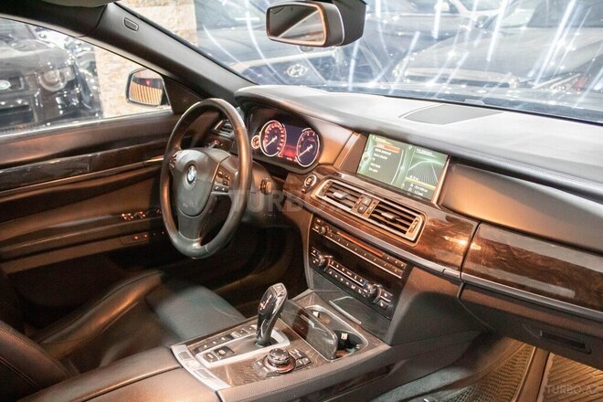 BMW 750-12