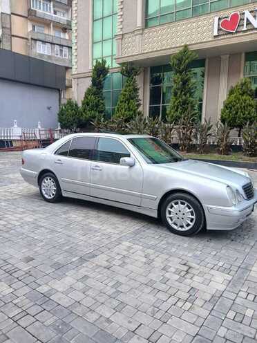 Mercedes E 240 2001, 282,000 km - 2.4 l - Bakı