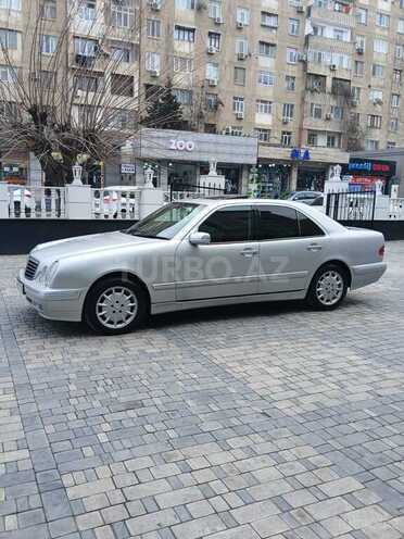 Mercedes E 240 2001, 282,000 km - 2.4 l - Bakı