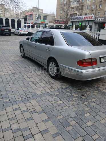 Mercedes E 240 2001, 282,000 km - 2.4 l - Bakı