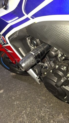 Honda CBR 400-13