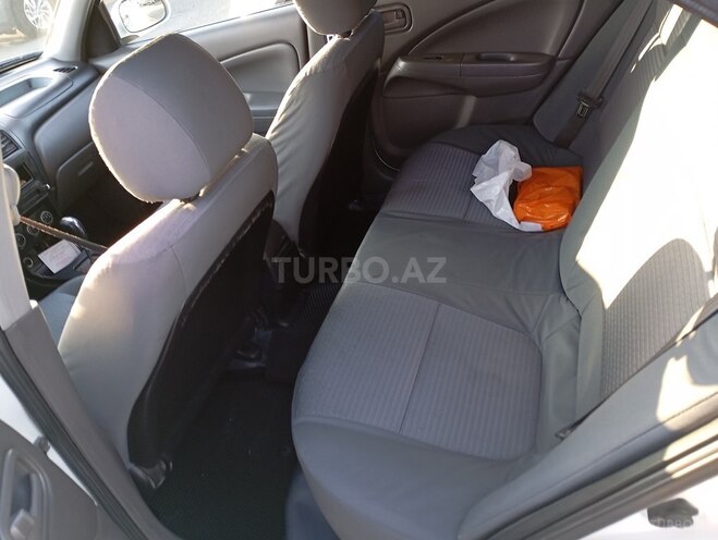 Nissan Sunny 2011, 300,000 km - 1.6 l - Bakı