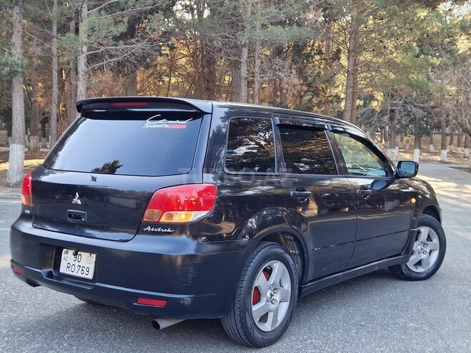 Mitsubishi Airtrek-12