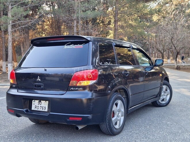 Mitsubishi Airtrek-10