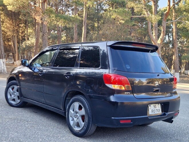 Mitsubishi Airtrek-11