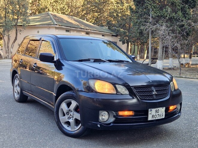 Mitsubishi Airtrek-1