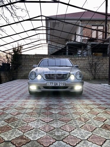 Mercedes E 320 2000, 498,000 km - 3.2 l - Horadiz