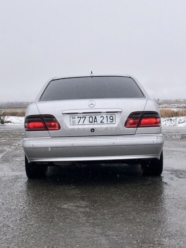 Mercedes E 320 2000, 498,000 km - 3.2 l - Horadiz