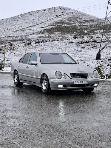 Mercedes E 320 2000, 498,000 km - 3.2 l - Horadiz