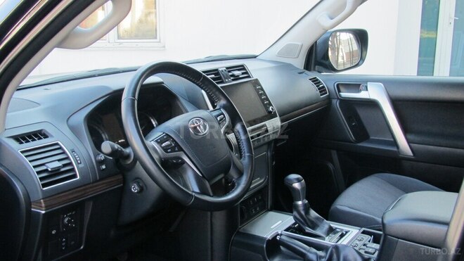 Toyota Land Cruiser Prado-15