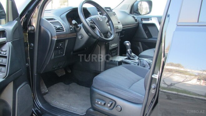 Toyota Land Cruiser Prado-13