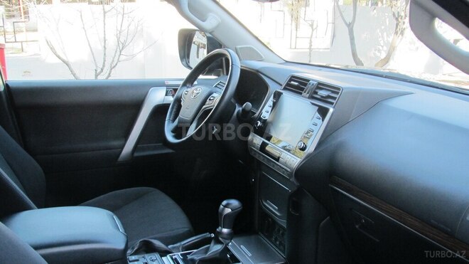 Toyota Land Cruiser Prado-14