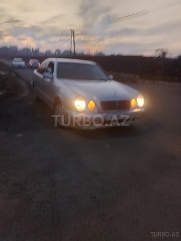 Mercedes E 220 d 1996, 758,900 km - 2.2 l - Masallı