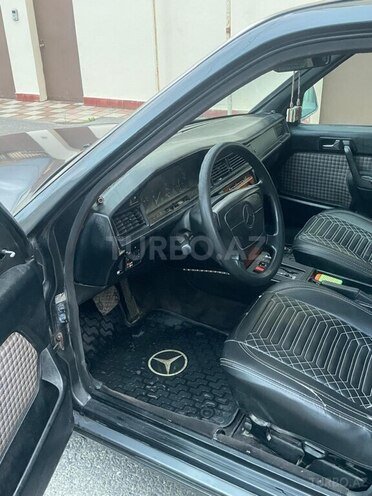 Mercedes 190 1993, 300,000 km - 2.0 l - Sumqayıt