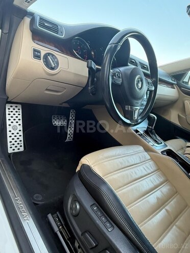 Volkswagen Passat CC-11