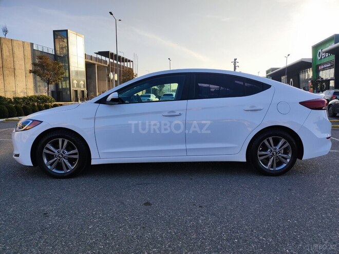 Hyundai Elantra-2