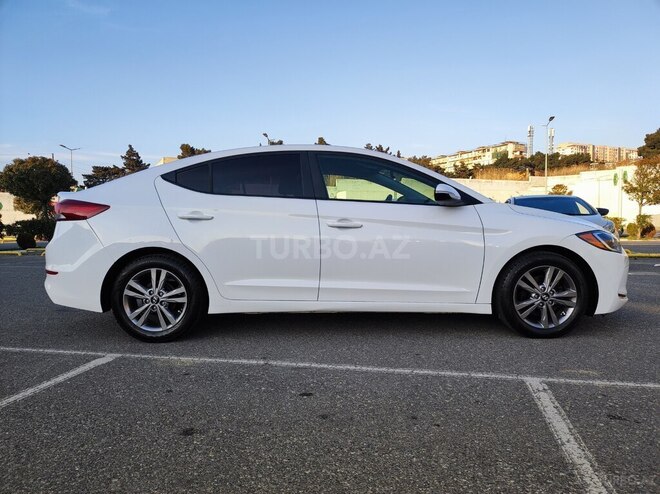 Hyundai Elantra-3