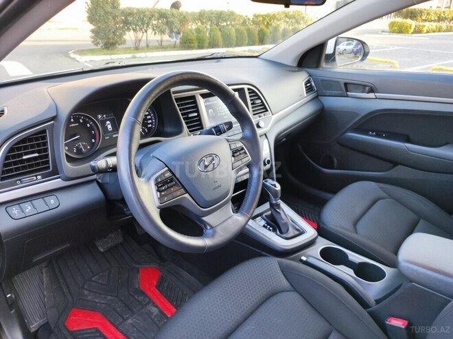 Hyundai Elantra-6