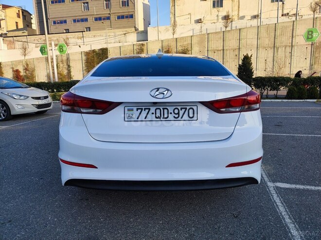 Hyundai Elantra-4