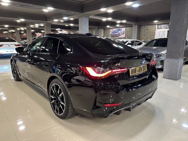 BMW i4-10
