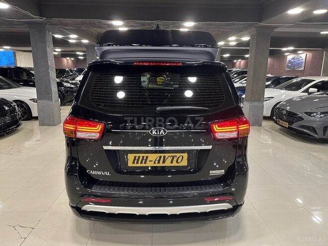 Kia Carnival-5