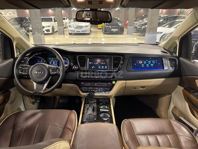 Kia Carnival-16