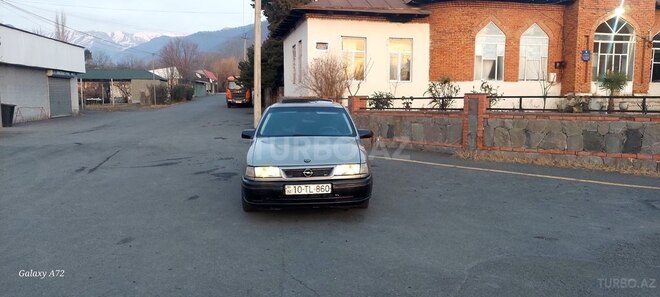 Opel Vectra 1995, 385,000 km - 1.8 л - Qax