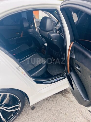 BMW 525 2006, 295,000 km - 2.5 l - Yevlax