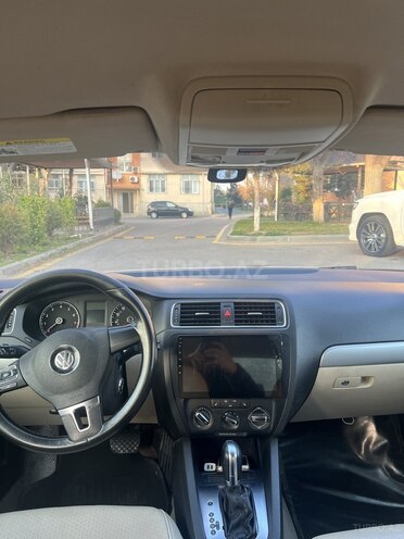 Volkswagen Jetta-6