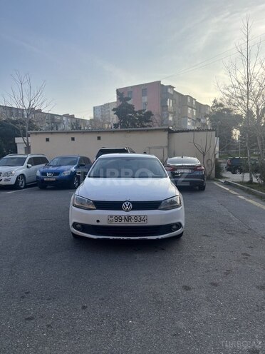 Volkswagen Jetta-1