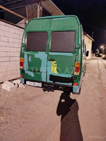 Mercedes 208 D 1994, 300,000 km - 2.5 л - Salyan