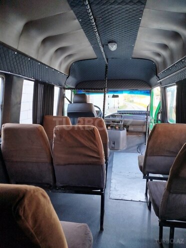 Mercedes 208 D 1994, 300,000 km - 2.5 л - Salyan