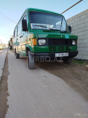 Mercedes 208 D 1994, 300,000 km - 2.5 л - Salyan