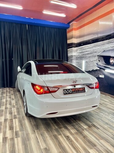 Hyundai Sonata-11