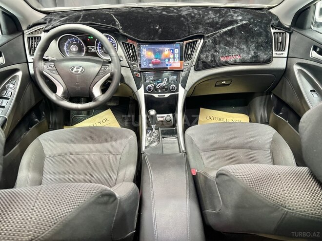 Hyundai Sonata-12