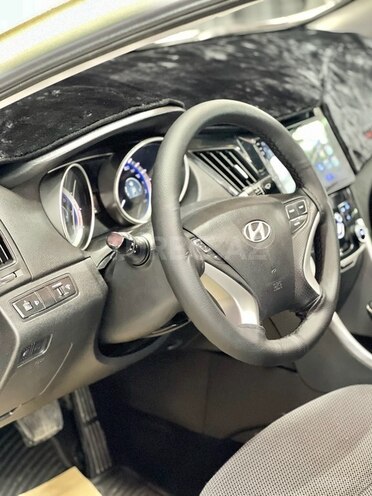 Hyundai Sonata-15