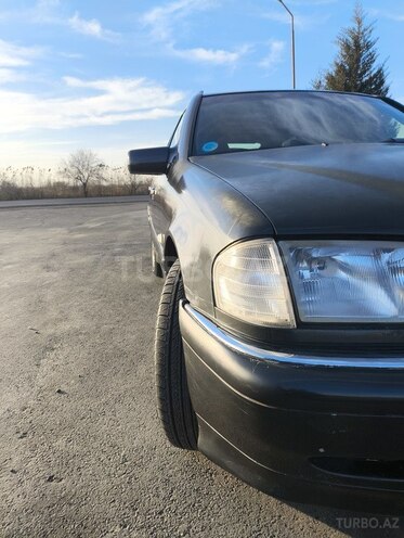 Mercedes C 180 2000, 377,000 km - 1.8 л - Biləsuvar
