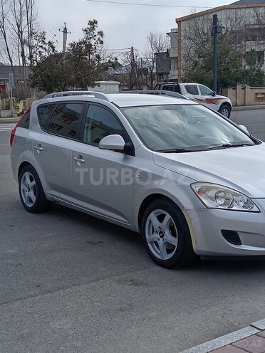 Kia Ceed 2008, 220,000 km - 1.4 l - Ucar