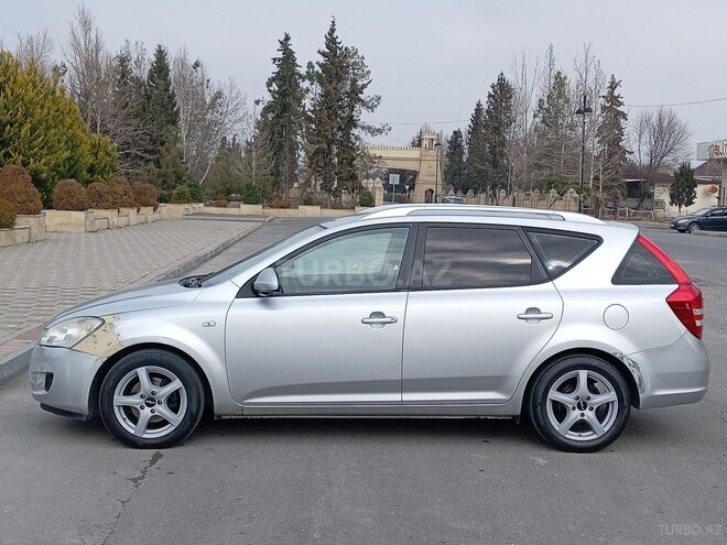 Kia Ceed 2008, 220,000 km - 1.4 l - Ucar