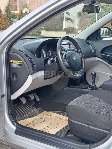 Kia Ceed 2008, 220,000 km - 1.4 l - Ucar