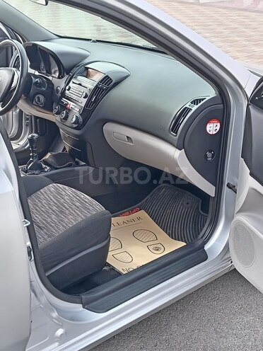 Kia Ceed 2008, 220,000 km - 1.4 l - Ucar