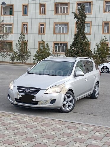 Kia Ceed 2008, 220,000 km - 1.4 l - Ucar