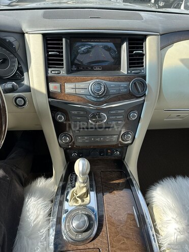 Infiniti QX56-11