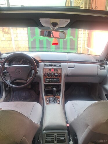 Mercedes E 240 1998, 265,343 km - 2.4 l - Bakı