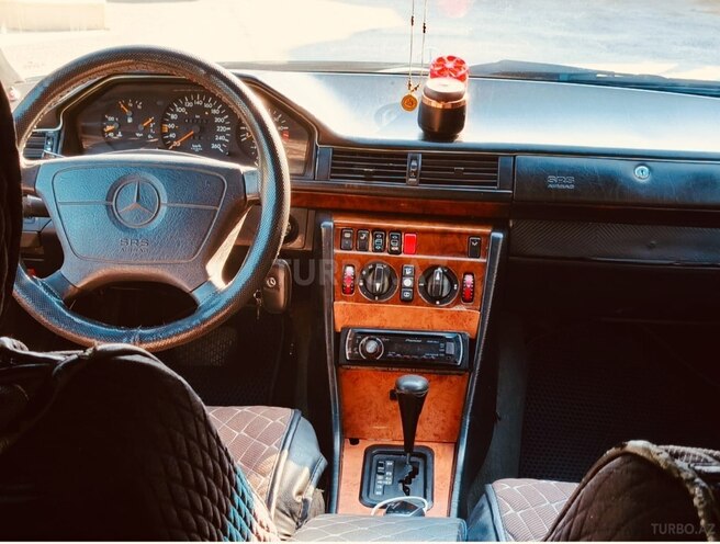 Mercedes E 250 1995, 314,000 km - 2.5 l - Bakı