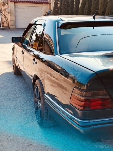 Mercedes E 250 1995, 314,000 km - 2.5 l - Bakı