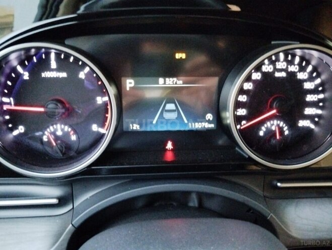 Kia Carnival-11